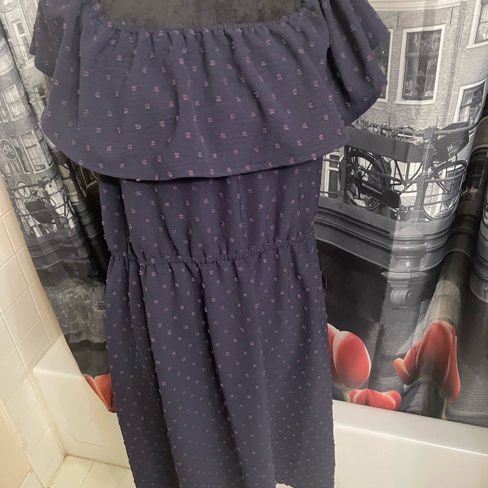 Insanely cute plus size  off the shoulder optional navy blue dress!‎